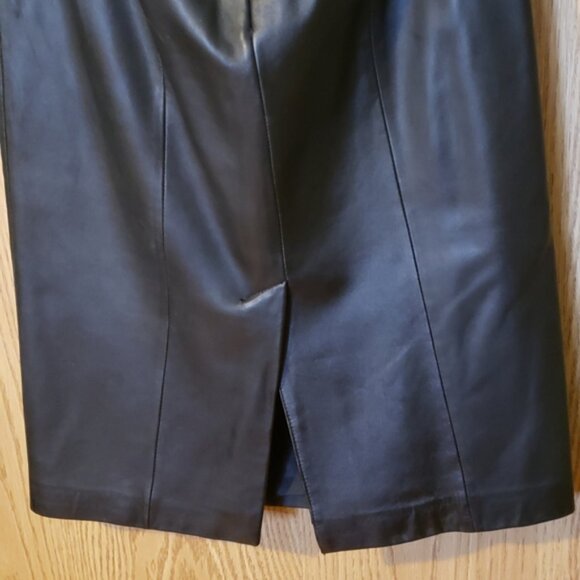TRISTAN & ISEUT Beautiful Black Leather Midi Skirt, size 4 - Picture 2 of 4